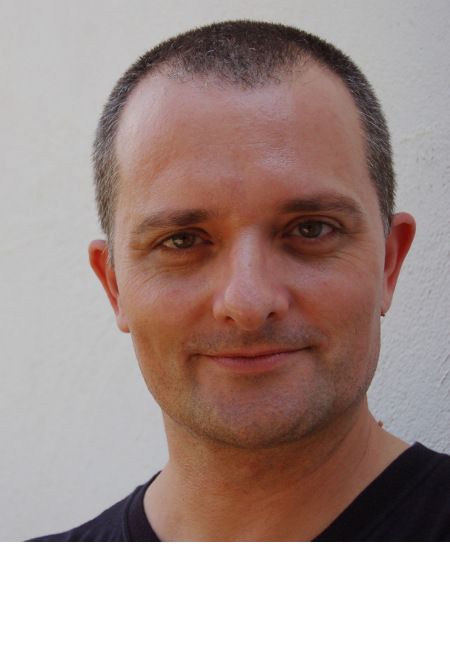 Sessió lliurament Premi Gollut a Toni Albà. Projecció de "Chapapote o no" i "Las herederas"