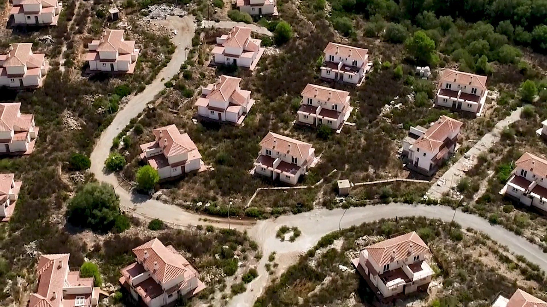 Tot inclòs. Danys i perjudicis del turisme a les nostres illes / Fem pinya amb els joves